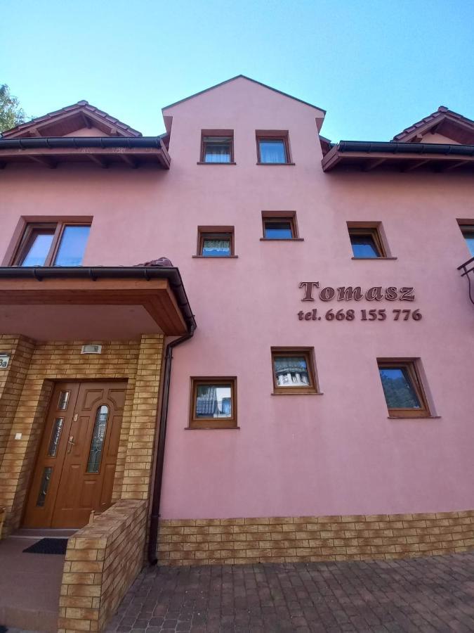 Pokoje Goscinne Tomasz ミエンジボジェ エクステリア 写真